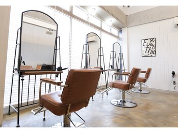 エイチ(h)の写真/忙しい毎日にも通いやすい。ライフスタイルに合わせてご来店を