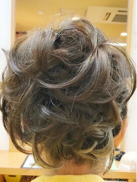 ヘアー バイ ミーズ(hair by Mii’s) ルーズアップ