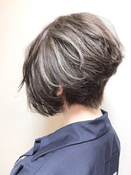 アオアクア バイ グルグル 小岩店(ao akua by GULGUL) マチルダボブ グレージュ×シルバーハイライトカラーボブ 小岩
