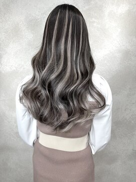 アルマバイロサ(ALMA by ROSA) 黒髪×ホワイトシルバー/担当rui