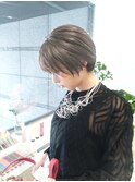 前上がりショートボブ×ハイライト＋透明感カラー