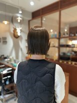 ウツギ(UTSUGI) 切りっぱなしボブ×オリーブベージュ