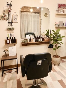 エディー(EDYH)の写真/マンツーマン施術であなたの悩みに寄り添います◎ヘアと一緒にまつ毛ができるのも魅力☆ヘッドスパも人気◎
