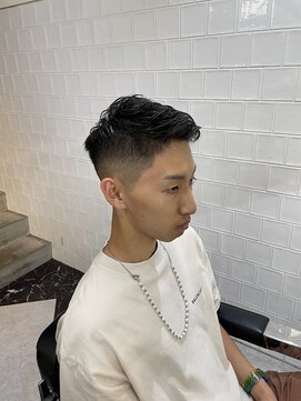 メリケンバーバーショップ フクオカ(MERICAN BARBERSHOP FUK) かき上げヘアショートレイアーくせ毛風パーマコンマヘア298