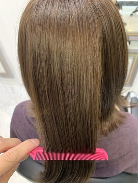 エスカーラ 表参道(THE ESCALA) @m_ayu/大人かわいいヘア/こなれミディ/グレージュ/タビラマユミ