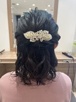 アッシュ 十日市場店(Ash)&nbsp;ミディアムのハーフアップアレンジ