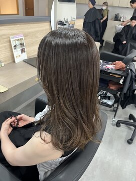 ユーリ(juli) グレージュ×ミディアム