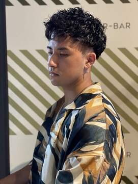 バーバーバー アカバネ(BARBER-BAR AKABANE) スペインカールスパイラルパーマツーブロック