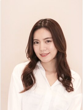 アンベリールフルー(EMBELLIR fleur) ふんわりレイヤー　３０代４０代５０代　表参道青山