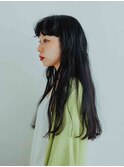 ワイドバングの黒髪ロングスタイル