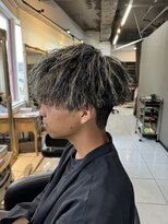 アイズ 海老名(AIZU)&nbsp;ツイストスパイラルパーマ　金メッシュ　メンズパーマ　海老名