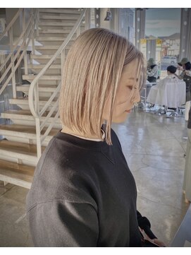 ブランコジーサウス(BLANCO G South) くすみベージュ/ブロンドヘア/ホワイトブランド