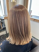 ココ(coco) 大人女子白髪ぼかしブリーチボブ