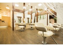 ヘアアンドビューティ ガーデン ベルモール店(HAIR AND BEAUTY GARDEN)の雰囲気（　　　【明るく広々とした店内】）