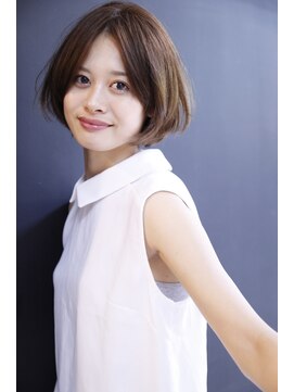 ブーケ(BOUQUET) 前髪長めでイメチェンするならセンターパートのボブがおすすめ