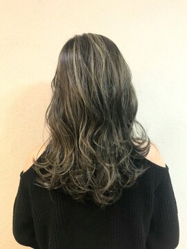 ラティカ(Ratica) セミロング