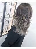 アッシュカラー×ほつれウェーブ×コントラスト×バレイヤージュ