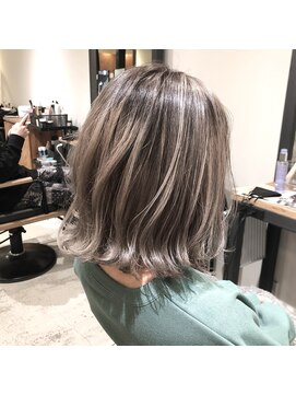 ティー リュクスボーテ(T LUXE BEAUTE) シルバーグレージュ/バレイヤージュ/プラチナアッシュ