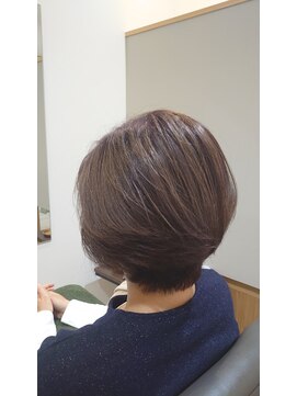 ヘア アトリエ ヴィヴァーチェ(hair atelier Vivace) ミルキーアッシュニュアンスカラー/大人似合わせショートカット
