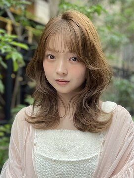 ルーパバイミュージアム(LOOPA by museum) ピスタチオベージュ×くびれミディアム/ブリーチなしWカラー