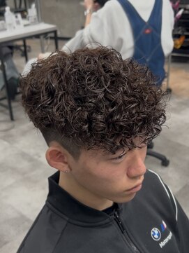 イーラ(era) スペインカール　ツイストスパイラル眉カットメンズパーマ