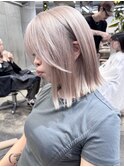 切りっぱなしボブハイトーンカラーナチュラルボブピンクベージュ