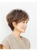 耳掛けショートレイヤーミセス白髪ぼかしミルクブラウン