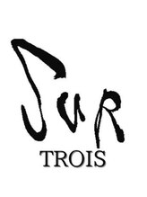 SUR　TROIS【シュール　トルワ】