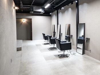 ミオ ゾーン(Mio'' ZONE)の写真/【長瀬駅10分/近大生大歓迎】丁寧なマンツーマン施術が魅力◇トレンドのメンズパーマもお任せください！