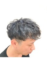 黄ぐまくん美容室 メンズ ツーブロック ランダムパーマ