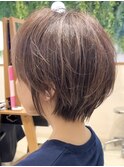 マッシュショートボブ/フェザーバング/カーキグレージュ