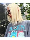 春トレンド外国人風ブロンドヘアーと大人パッツンミディアムボブ