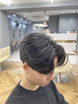 アレス バイ シカ 神戸三宮元町店(ALLES by Cica) 緩めのフェザーセンターパート