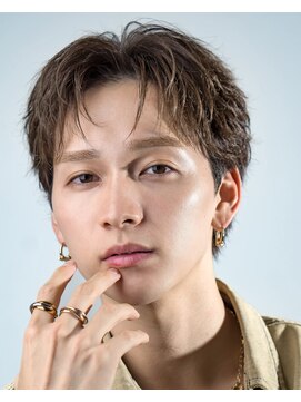 オーシャントーキョーオーバー 渋谷(OCEAN TOKYO OVER) センターパートフェザーパーマニュアンスパーマシャドウパーマ