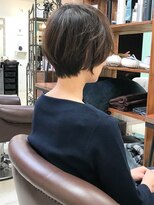 アンルポン(un.le.pont)&nbsp;毛先パーマ耳かけネイビーカラーマニッシュショートフレンチボブ