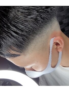 ロコス アッソ(RocoS assaut.w) バーバー風スキンフェード×ハードパート