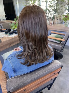 ティティ(TiTi) 20.30.40代 明るめベージュカラー [TiTi_福田りの]