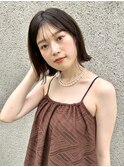 肩上切りっぱなしミディアムボブ