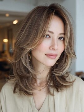 トリッカ 代官山(tricca) 白髪ぼかしハイライト/大人女性/レイヤーカット/ミディアム