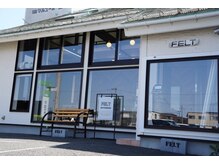 フェルト(FELT)の雰囲気（サロン前に2台徒歩30秒のところに2台の計4台駐車場があります。）
