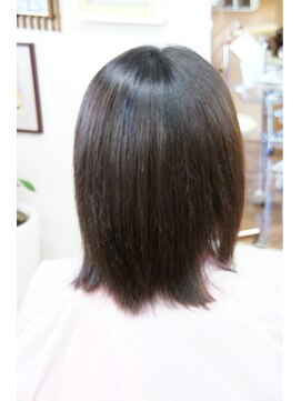 チチカカ(chichikaka) 営業ビフォーアフター、量ある柔らかい髪をサラサラに縮毛矯正