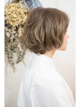 ロウスリー(Lowsly) ミックスカールボブ【Lowsly 茅ヶ崎】