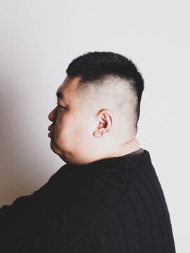 ニーイチイチ(211) 似合わせカットイメチェン/スキンフェード/刈り上げ