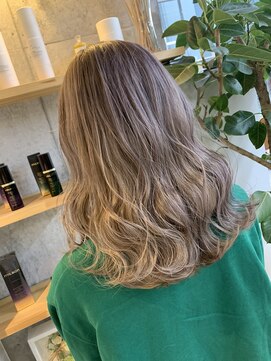 ポート バイ プライマル(port by primal) グレージュカラー/デザインカラー[千葉/千葉駅]