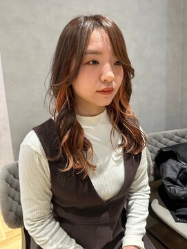 ジアン(GIEN) 顔周りレイヤー/インナーカラー/コーラルピンク@高岡