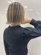 フェイバリットビューティシャルム(Favorite Beauty Charme)&nbsp;シャドウルーツカラー×切りっぱなしボブ×外ハネスタイル