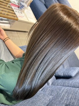 クレヨン ケース(Crayon case) ブリーチなしカラーオリーブグレージュストレート艶髪ロング