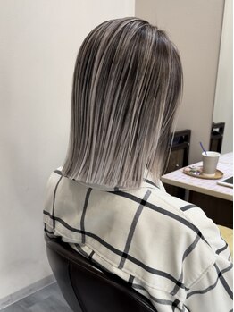グラムアッシュ(GLAM ASH)の写真/白髪を隠すから、活かす時代へ