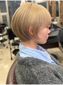 ショートボブ 抜きっぱなしブロンド 似合わせカット 小顔