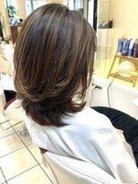 クオリス 上板橋店(QUALIS)&nbsp;20代30代前上がりミディアムツヤ感ウルフレイヤーカット